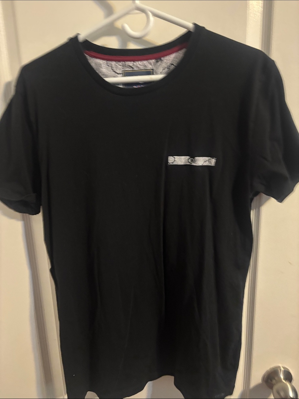 Men's Black Short-Sleeve Crewneck T-Shirt with Contrast Trim Pocket